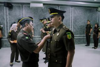 Resmi Berganti, Kajari Bengkalis Lantik Dua Kasi